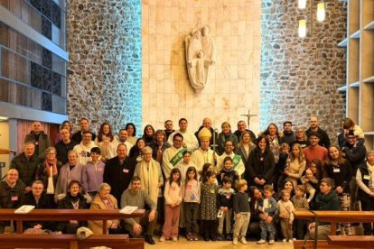 Els participants a la trobada de la primera festa de les famílies janerianes.