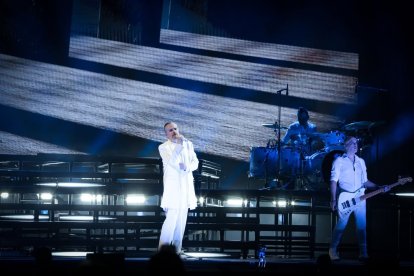 Miguel Bosé durant un concert.