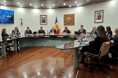 Un moment durant la sessió del consell de comú d'Encamp.