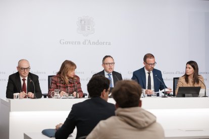 La cònsol d'Encamp, Laura Mas, ha comparegut amb el cap de Govern, Xavier Espot, i els ministres Ramon Lladós, Conxita Marsol i Jordi Torres per presentar els ajuts al Pas