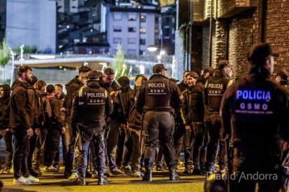 Policia en un partit de la selecció.