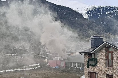 La columna de fum que sortia del centre.
