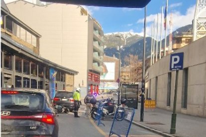 Els equips d'emèrgencia al lloc del fets.