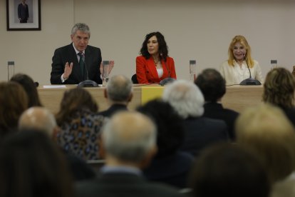 Josep Puigbó, Carmen Romero i la baronessa Carmen Thyssen a la presentació del llibre 'La edad no importa'
