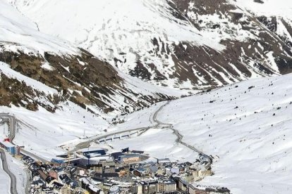 El Pas de la Casa i les muntanyes compartides amb França.