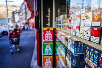 Comerç de tabac al Pas de la Casa.