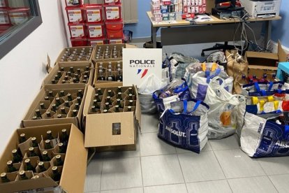 Tabac i alcohol comissats en una operació.