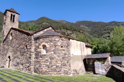L’església de Sant Martí de la Cortinada.