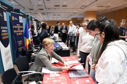 Estudiants al saló Connecta.