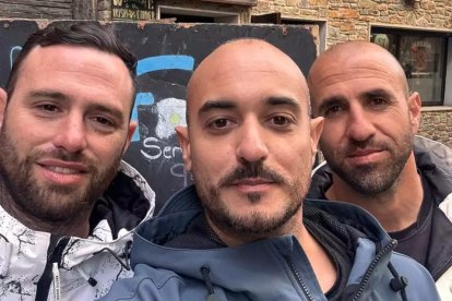 Els tres turistes d’Israel que van denunciar els fets.