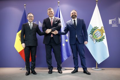 Espot, amb el comissari Sefcovic i el primer ministre de San Marino.