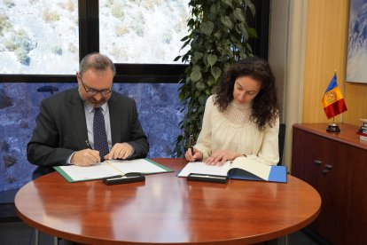 L’acord l’han formalitzat la cap de l’APDA, Jèssica Obiols, i el rector de l’UdA, Juli Minoves.