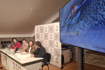 El director de Promoció Cultural amb l’equip.