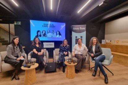 Les ponents Xary Rodríguez (Princiesport i ANDONA), Laura Nieto i Mireia Maestre (MoraBanc) i Meritxell Cosan (SAAS), en una conversa moderada per Jessica Rivera, CEO d’AUMENTIUM.