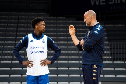 Sir’ Jabari Rice i Zan Tabak, en un entrenament amb l’equip.