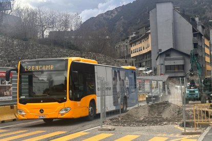 Obres al carrer de la Molina d'Encamp.