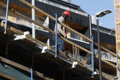 Operaris treballant.