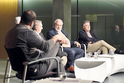 Taula rodona Les primeres passes del procés constituent (1989-1992).