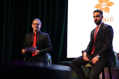 El director de màrqueting, Pedro Moran, i el director general d’UNNIC, Jose Fulgencio Cano,  durant la roda de premsa del tercer aniversari d’Unnic.