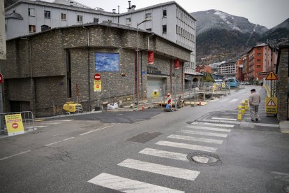 El carrer de la Molina reobre al trànsit després de les obres.