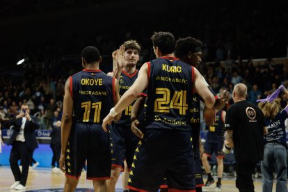 Els jugadors del MoraBanc celebrant el triomf contra el Saragossa.
