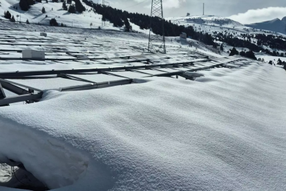 Neu acumulada a les plaques solars.