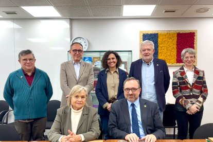 Un moment durant la visita de la presidenta de l'IEC a l'UdA.