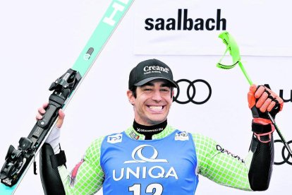 Joan Verdú, al podi de Saalbach, una nova fita per a l'esquí andorrà.