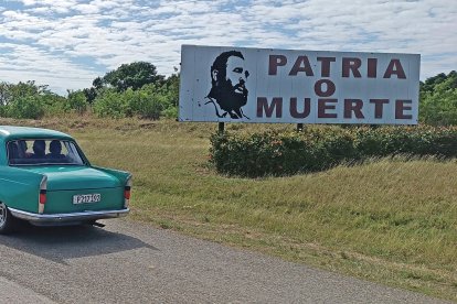 Un cotxe, propi del país