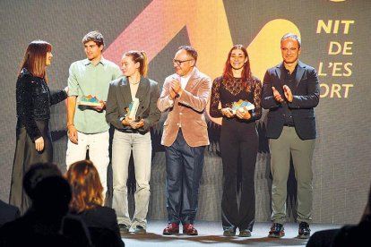 Irineu Esteve, Gina del Rio i Mònica Doria, amb les autoritats.