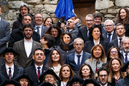 Gili i Dolsa (sota el paraigües) a la fotografia de Sant Tomàs.