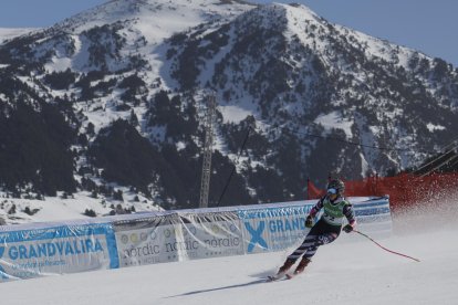 L’esquiadora nord-americana Isabella Wright a l’arribada de la pista Àliga, a l’entrenament de descens.