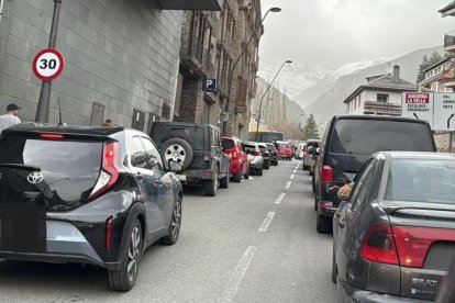 Retencions a l'entrada de la Massana a causa d'un accident