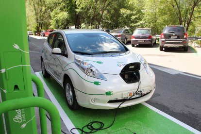 Andorra, darrera de Noruega en implantació del cotxe elèctric