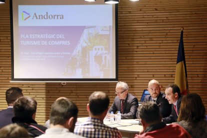 El Pas no es convertirà en 'outlet' si el comerç no hi està d'acord
