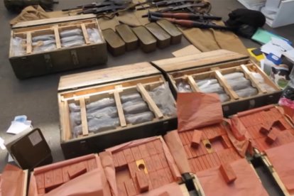 Una part de l'arsenal del detingut