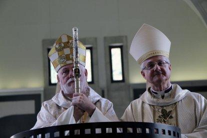 El secretari per a les Relacions amb els Estats del Vaticà, Paul Richard Gallagher, i el bisbe d'Urgell i copríncep d'Andorra, Joan-Enric Vives, durant l'homilia al Santuari de Meritxell