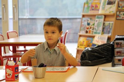 Un nen el primer dia de classe