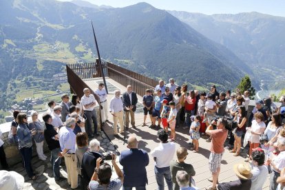 Cita d'autoritats al mirador del Roc del Quer