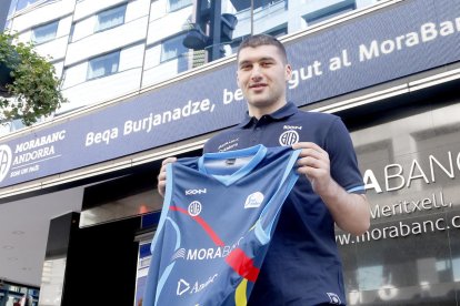 Burjanadze promet portar “energia” al Morabanc