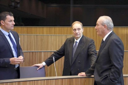 DA i Liberals exigeixen que els acords bilaterals passin pel Consell