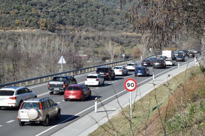 Col·lapse per entrar al país amb 16 quilòmetres de cues