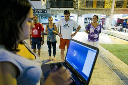 els dies previs a la festa major de la capital l'Esbart Dansaire i la Gresca Gegantera van tenir una activitat frenètica.