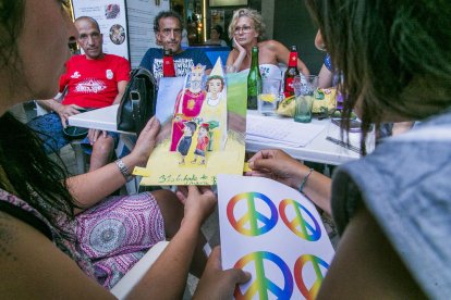 Els dies previs a la festa major de la capital l'Esbart Dansaire i la Gresca Gegantera van tenir una activitat frenètica.