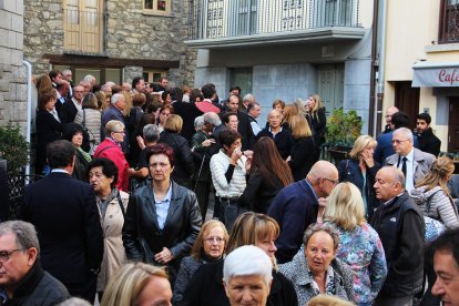 Centenars de persones al funeral de Conxita Mora