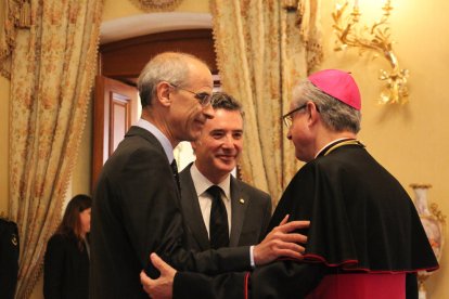 El copríncep episcopal, Joan-Eric Vives, amb el cap de Govern, Toni Martí, i el síndic general, Vicenç Mateu