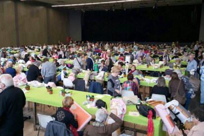 Centenars de puntaires s'apleguen a Escaldes