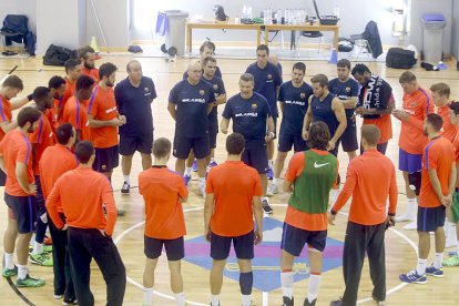 El Barça d'Handbol entrena amb els nous fitxatges