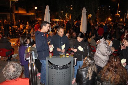 Centenars de persones celebren la Castanyada a Encamp.