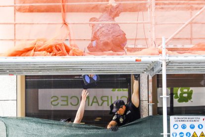 Ensurt en caure un vidre des d'una bastida a la capital